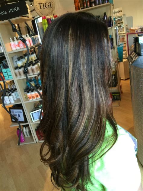 This article will speak about such dark brown hairstyles with lowlights and highlights that will make a lady look prettier than before. Chocolate brown with dark brown lowlights and added pie ...