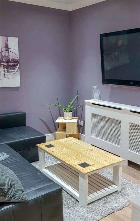 Because of their soft texture and uneven grain pattern, softwoods like pine can be difficult to stain. Pine Wood Coffee Table DIY - The Carpenter's Daughter