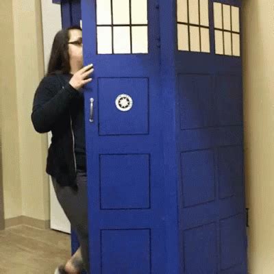 Doctor Who Gif Doctor Who Tardis Discover Share Gifs