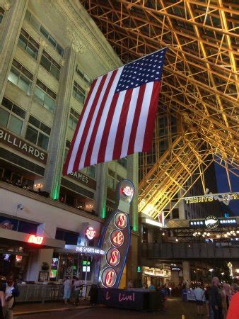 Fourth Street Live! (Louisville, KY): Visiting Fourth Street Live
