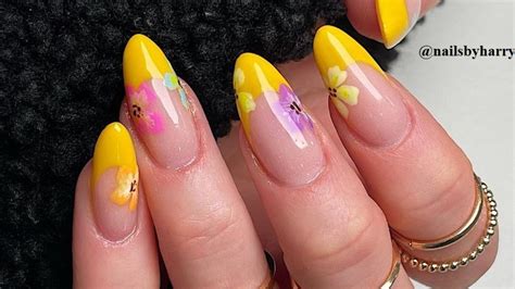 Iconic Designs To Satisfy Your Fashion Cravings For Acrylic Nails