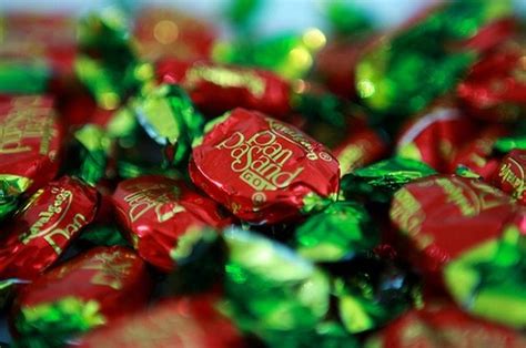 It presents a wide stock of these products with different colors, designs, and styles. 21 Foods From The 90s You'll Never Be Able To Eat Again
