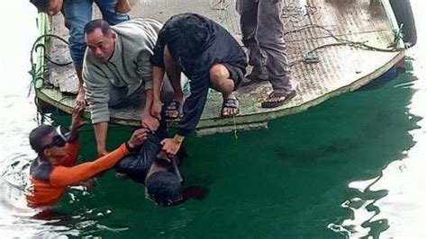 Pengendara Motor Terpental Hingga Nyemplung Ke Danau Toba Silalahi