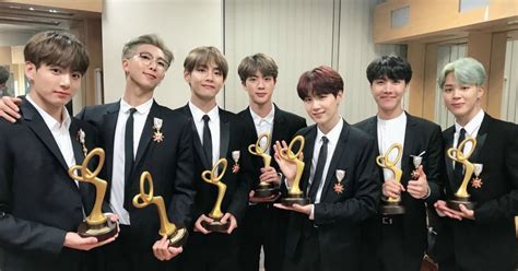 Smartphone, tablet y la pc. BTS Becomes Youngest Recipients Of Order Of Cultural Merit ...