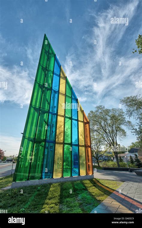 Papa Public Art Angled Glass Hi Res Stock Photography And Images Alamy