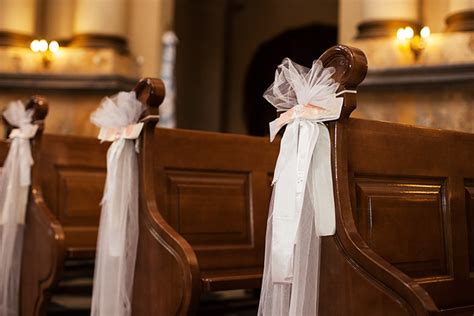 11 Beautiful Options For Wedding Pew Decorations