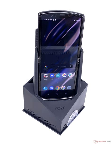 Motorola Razr 2019 Smartphone Review Foldable Phone With Retro Charm