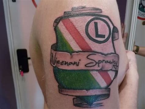 Deutschland hooligans attack ukraine fans. Legia logo tatuaż kibica