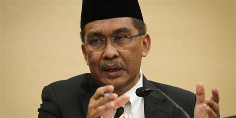 Matematik ve astronomi başta olmak üzere birçok alanda araştırmaları vardır. Malaysian Parliament will not sit until end of Emergency: Minister Takiyuddin Hassan - The ...