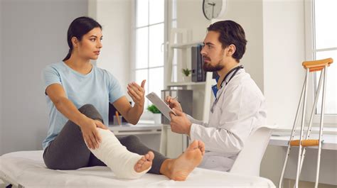 An Orthopedist Explains What They Do And When You Should See One