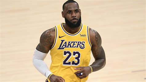 Lebron James With Yellow Sports Dress Hd Lakers Wallpapers Hd