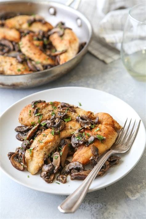 Chicken baked in a rich white wine sauce flavored with garlic and herbs is a perfect easy keyword: Chicken and Mushrooms in a Garlic White Wine Sauce ...