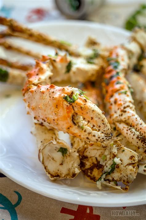 Oven Baked Crab Legs Recipe And Garlic Butter Dipping Sauce