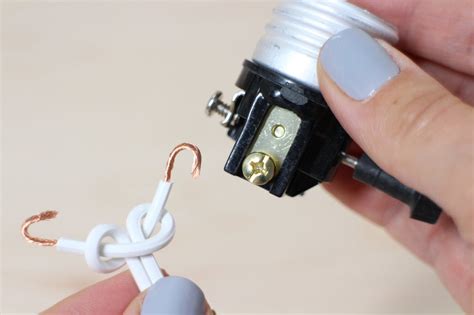 Océan Je Mange Le Petit Déjeuner éditorial How To Wire A Lamp Socket