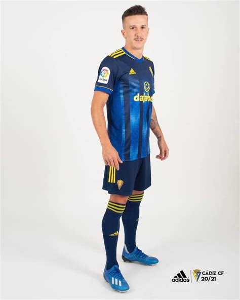 But the fact is there is special part of players loves psg kits in this form with this color scheme. Novos uniformes do Cádiz para 2020-2021
