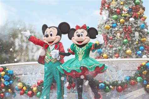 Experience A Frozen Themed Winter Wonderland During A Disney Christmas