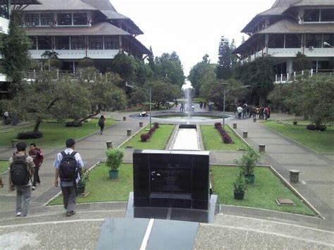 Institut Teknologi Bandung Itb In Bandung Jawa Barat Four Square