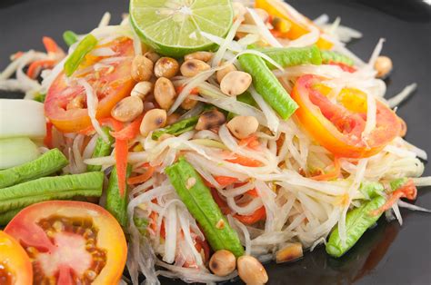 With people serving you all the meats! 8 Irresistible Vegetarian Thai Dishes