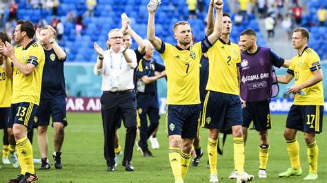 Det här måste vi självklart bara respektera, säger norges svenske förbundskapten lars. Sverige är klart för åttondelsfinal i fotbolls-EM 2021