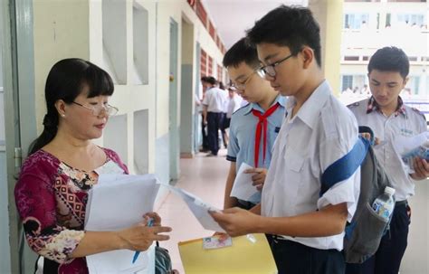 Jun 27, 2021 · đạt tổng điểm 29,15, bùi thị ngọc quỳnh (học sinh lớp 12 văn, trường thpt chuyên nguyễn tất thành, tỉnh kon tum) trở thành thí sinh có tổng điểm 3 môn xét tuyển khối d cao nhất cả nước sau kỳ thi tốt nghiệp thpt đợt 1 năm 2021. Cách tính điểm thi tuyển sinh vào lớp 10 năm 2021 tại Hà ...