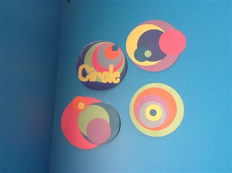 Kids also get firsthand experience at color mixing with this one! Circle craft! Infant/toddler room! | Shape Crafts ...