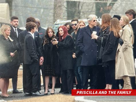 lisa marie presley s public funeral at graceland