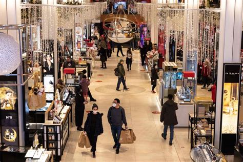 Macys Hosts Tween Retailer Claires At 21 Locations In Bid For Younger Customers Wsj