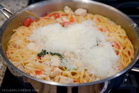 One Pan Tomato Basil Chicken Linguine An Easy Weeknight Meal