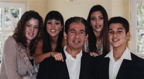 How Did Robert Kardashian Sr Die Heres What Khloé Kardashian Thinks