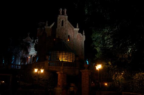 Love The Haunted Mansion At Night Waltdisneyworld