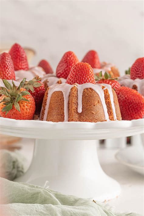 Mini Strawberry Bundt Cakes Xoxobella