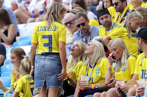 Victor Lindelöf And Wife Maja Nilsso Kiss At Sweden Match Celebrity News Showbiz And Tv