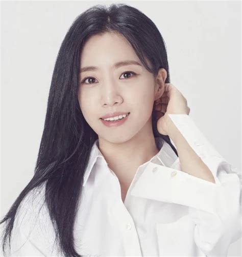 He played for the south korea national football team and was a participant at the 2002 fifa world cup. Choi Sung Eun "gây lú" vì giống cả thế giới: Có hết nét ...