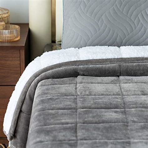 Best soft fuzzy blankets for adults queen size for 2020 | Dolsif Reviews