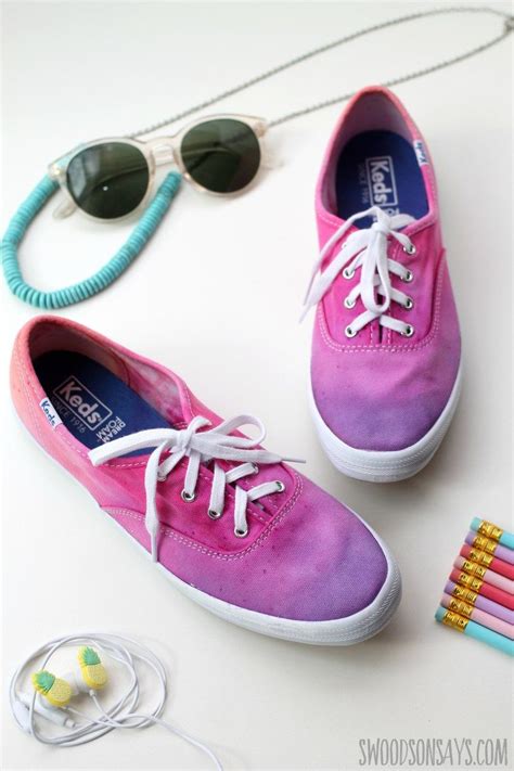 You could also tie your shoe in a i remember we used to find ways to lace our shoes up all super cool like, with different colors of laces and all that. The easy way - how to tie dye shoes in 2020 | How to dye shoes, Tie dye shoes, How to tie dye