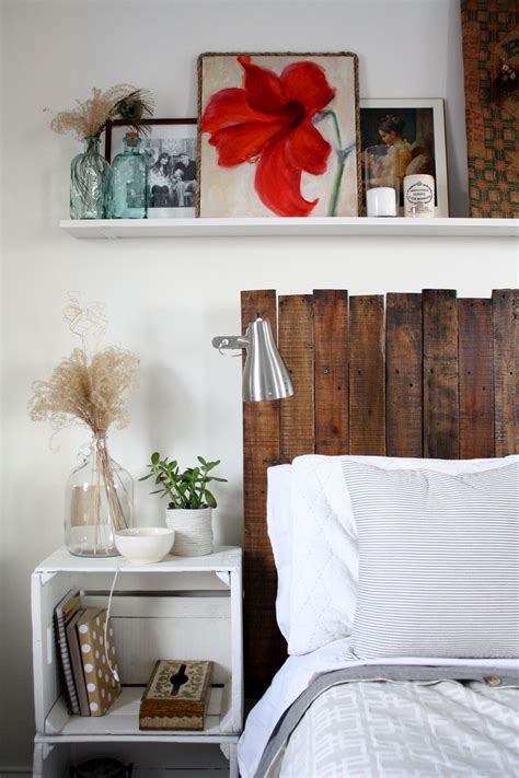 Whether you're looking to diy something major, something small. Pallet Head Board! | Home and Heart DIY