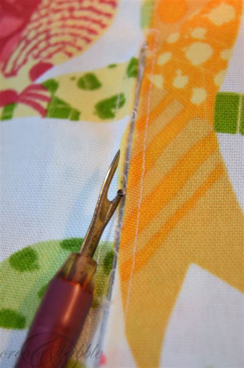 Leave the zipper totally shut. How To Sew in a Zipper - Create and Babble