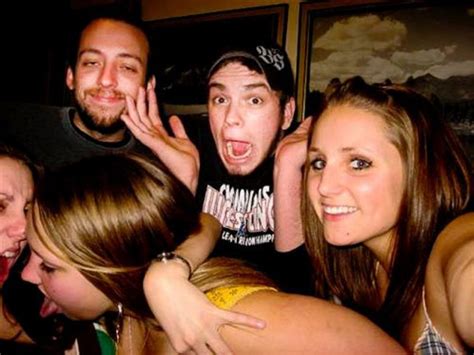 Classic Photobombs Of Drunk Girls Kissing Each Other 62 Pics