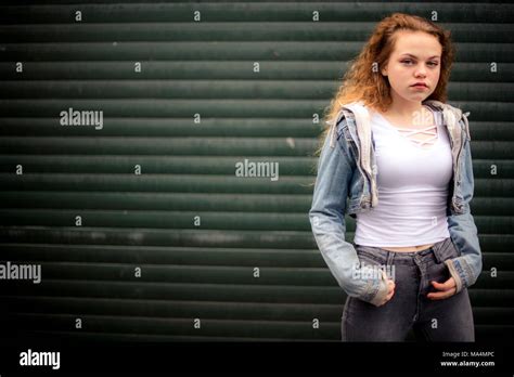 Mädchen Banden Die In Den Uk Moody S Zu Finden Einen Motivationsanreiz Jungen 13 13 Jahre