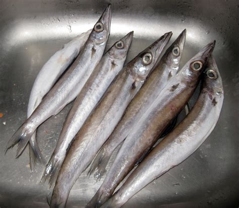 Masih tak tahu nak makan apa yer?jom masak serunding ikan bilis yang sedap ni. RESEPI NANNIE: Kari ikan kacang