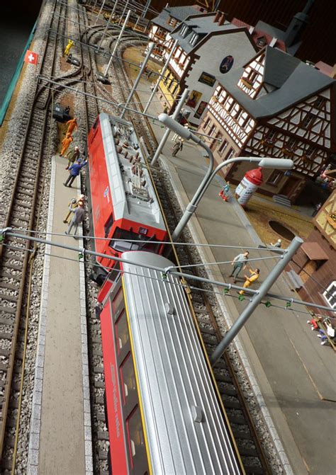 Die eisenbahn ist ein schienengebundenes verkehrsmittel zur beförderung von personen und zum transport von gütern. Sicherheit der Modellbahnen zu Hause/Wo lauern die Risiken ...