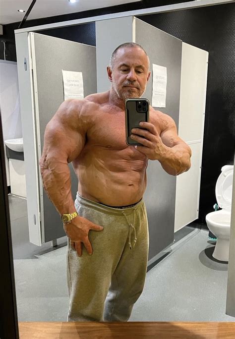 Musclejacking On Twitter Muscle Daddy James Mirror Selfie 🤳
