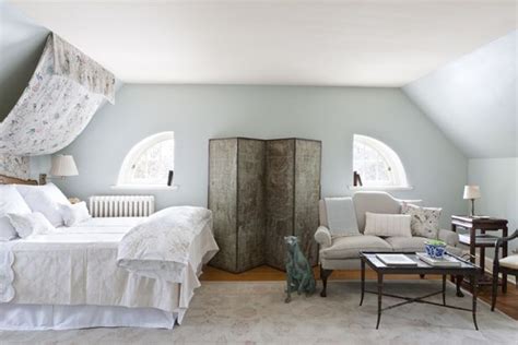 How To Work With Oddly Shaped Bedroom Walls In 2020 Wall Decor