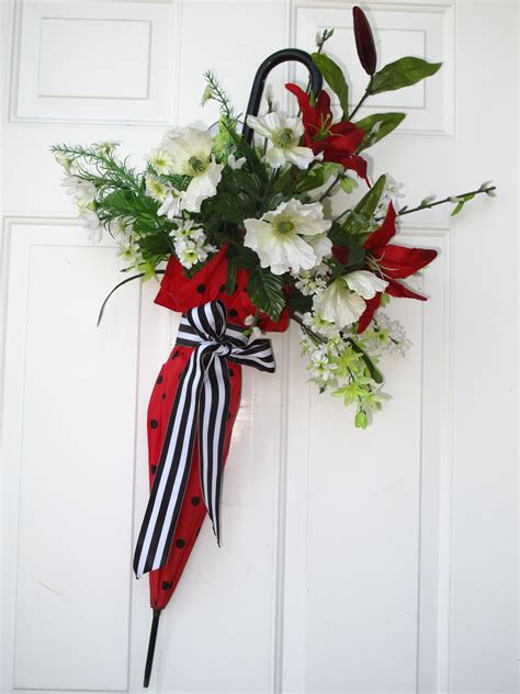 Please tell us in the. GORGEOUS!!!!!!!!!!!!!!Door decor, umbrella with flowers ...