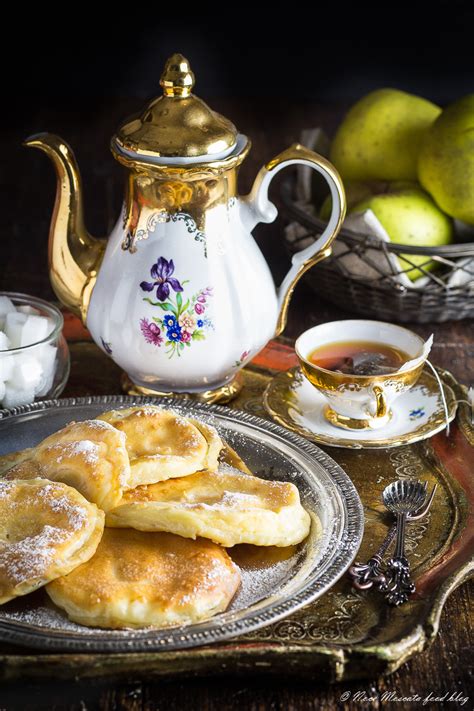 La mela è un frutto così semplice e insapore che è difficile farlo mangiare ai bambini (e anche ai grandi). FORNELLE: frittelle di mele al forno soffici e golose, ma ...
