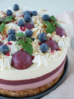 En tårta med krämig nougat med en botten av mandel. Blåbär- och citrontårta | Efterrättsrecept, Tårtrecept och Bakning