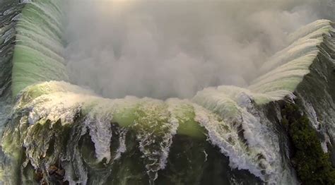 Kartu nama memiliki fungsi yang sangat penting yaitu bisa jadi sumber pencitraan bagi kita dan bisnis yang sedang kita bangun. Video: Air terjun Niagara dirakam dari atas guna quad ...