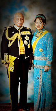 Pemangku raja pahang, tengku abdullah sultan ahmad shah dimasyhurkan sebagai sultan pahang ke 6. ..WARISAN RAJA & PERMAISURI MELAYU..: DYMM Sultanah Pahang ...