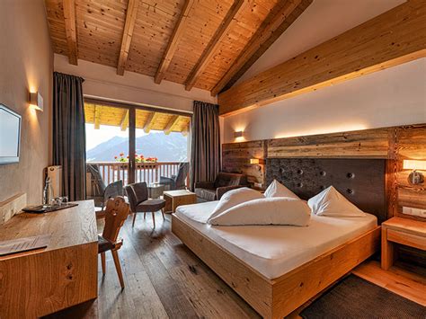 Eckreihenhaus zu verkaufen 39040 villanders italien. Restaurant Cafe Prennanger Tall bei Schenna Südtirol - the ...