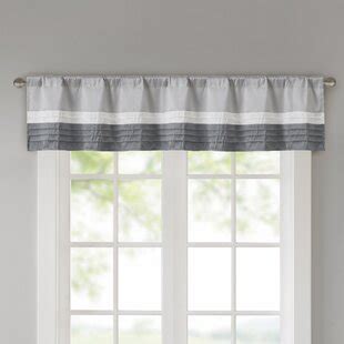 The result is an updated look on the classic white kitchen, with unexpected details modernizing the typically traditional style. Are Valances Out Of Style | Euffslemani.com